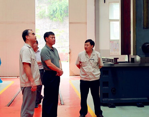 宜昌市市委常委、高新區(qū)黨工委書(shū)記莊光明同志蒞臨宜昌長(zhǎng)機(jī)科技公司指導(dǎo)工作