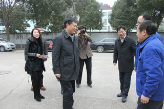 市委常委、高新區(qū)工委書記莊光明來我公司慰問勞模