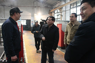 市委常委、市總工會主席劉學(xué)甫同志來我公司慰問全國勞模