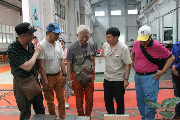 中國(guó)工業(yè)設(shè)計(jì)之父、清華大學(xué)責(zé)任教授柳冠中蒞臨我公司參觀考察