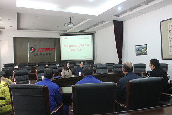 高新區(qū)工委委員、組織部部長(zhǎng)劉顯成一行蒞臨我公司慰問勞模