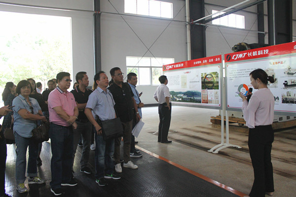 菲律賓眾議院界別黨議員團(tuán)一行蒞臨宜昌長(zhǎng)機(jī)科技參觀