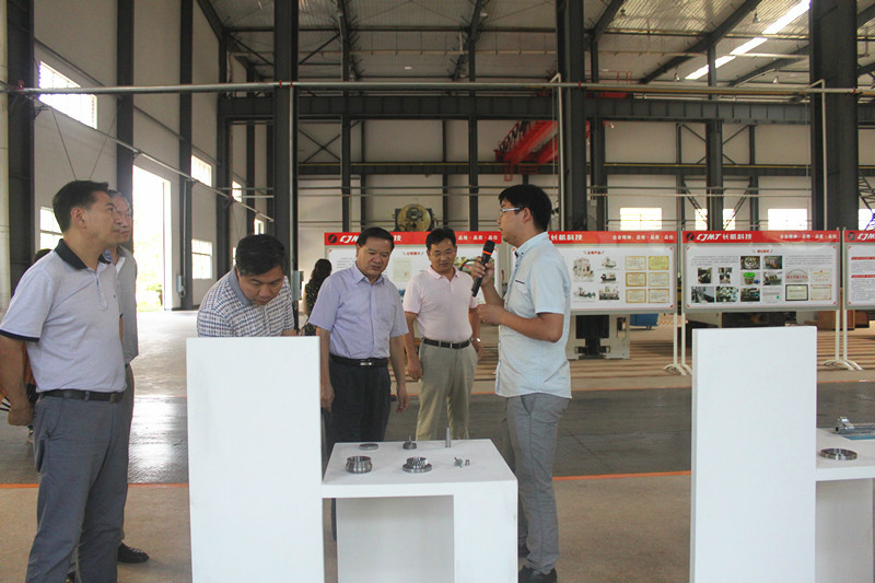 市人大常委會(huì)黨組書記、副主任劉學(xué)甫一行蒞臨宜昌長(zhǎng)機(jī)科技調(diào)研