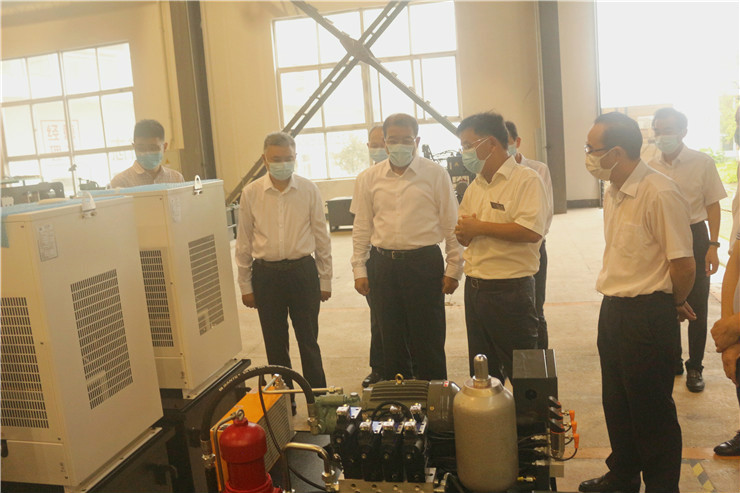 市委書記王立蒞臨調(diào)研企業(yè)生產(chǎn)經(jīng)營和項(xiàng)目建設(shè)工作情況