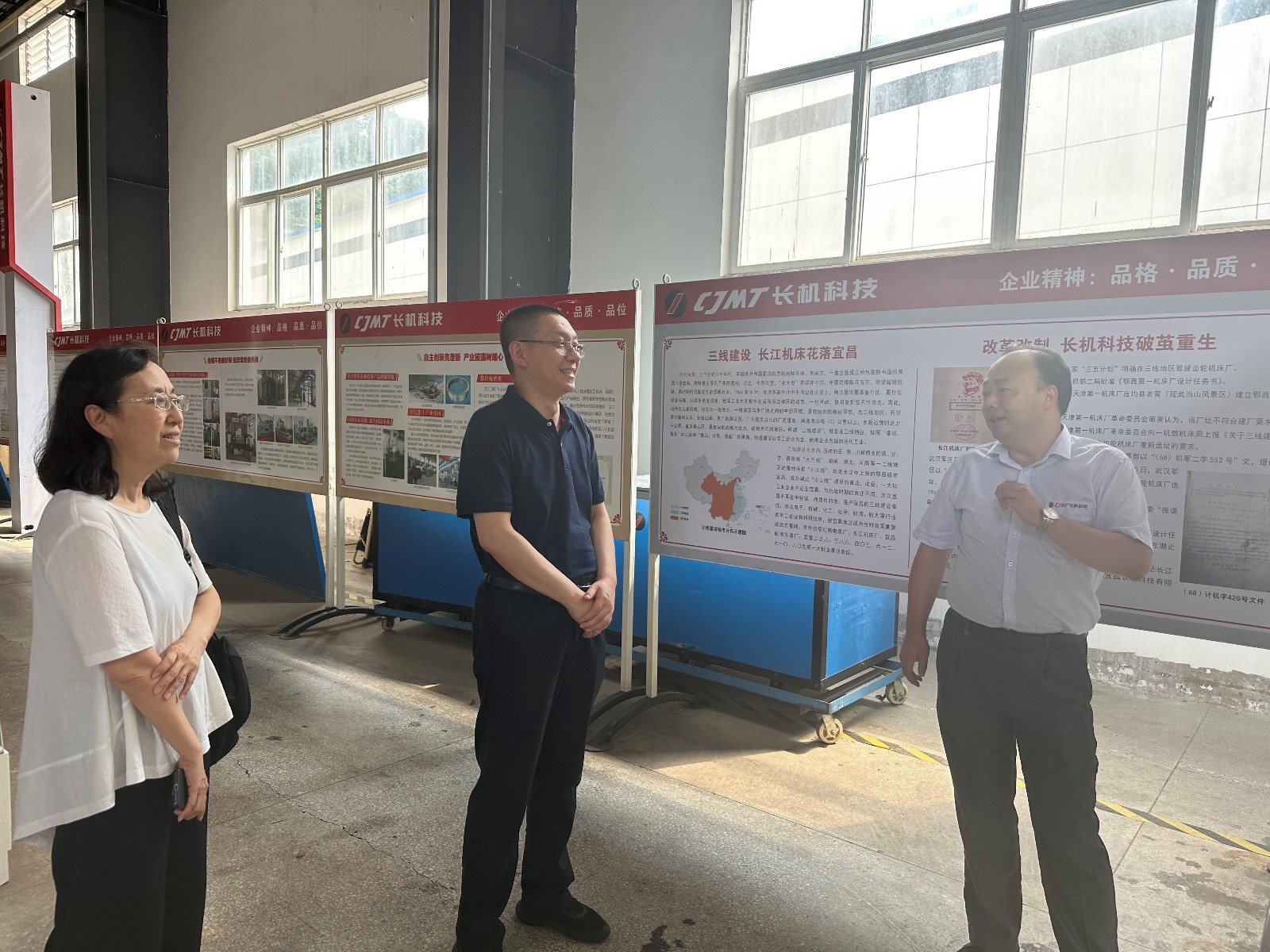 中國(guó)機(jī)床工具工業(yè)協(xié)會(huì)調(diào)研組領(lǐng)導(dǎo)一行蒞臨公司進(jìn)行調(diào)研考察